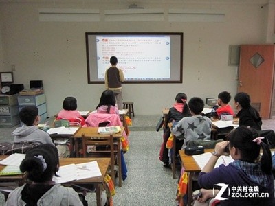 从拳打脚踢到智能互动 教育设备演进与幻灯投影设备市场变迁